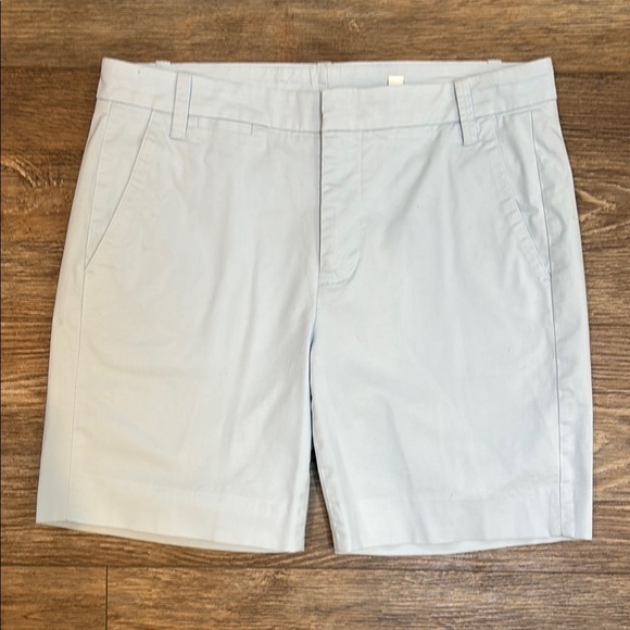 Vince Women's Size 8 Light Blue Cotton Bermuda Shorts 7" inseam / 10" rise EUC - Picture 1 of 9